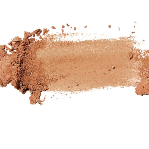 3/$14 Milani med deep translucent setting powder - Picture 2 of 6